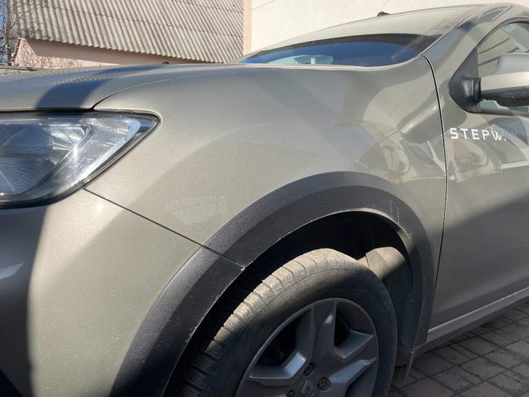 Renault(рено) logan(логан) stepway(степвей) продам 1 500 000₽, куплен в октябре 2020, в салоне в москве, ждал два месяца, пока соберут то, что заказал, самая полная комплектация: климат, круиз, элктрозеркала, электроподъемники, подогрев сидений, подогрев лобового стекла и зеркал, подогрев заднего стекла, подушки безопасности передние и боковые, анти букс, антизанос, часть капота и фары под бронепленкой, регулировка зеркал джойстиком, блокировка задних электроподьемников, шумо и теплоизоляция, 113 лс, расход 8 л по городу. Состояние- садись и едь. На 70 т регулировал клапана. Машина в идеале, лкп завод, два комплекта резины. Аудиосистема с карплей и эплпей, на магнитоле можно выставить время прогрева авто. Можно с ключа запустить прогрев удалённо в прямой видимости.
+79491930012 - фотография - 8