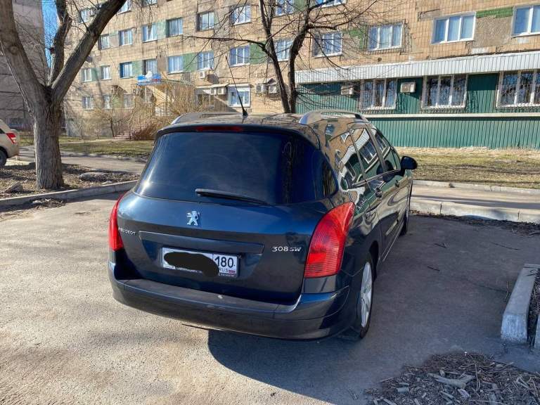 Марка машины: peugeot
Тип кузова: универсал
Год выпуска: 2011
Пробег автомобиля км: 136434
Коробка передач: механическая
Обьем двигателя: 1.6
Вид топлива: бензин
Состояние машины: отличное

Машина покупалась в салоне. Двух зонный климат контроль, панорама на всю крышу. Семи местная. Диски титаны 16. Подогрев сидений. 4 авто стекло подъемника. Обогрев стекол и боковых зеркал. В бардачке имеется холодильник, так же есть место под документы и бутылку. Ходовка, двигатель, кузов в отличном состоянии. Машина оцинкованная, капот алюминиевый, передние крылья пластик. Без дтп, вложений не требует. Масло менялось 2 500 км назад. Полка багажника в наличии. Медиа-автомагнитола с экраном на андроиде. Имеется камера заднего вида. На двух передних сидениях имеется лифт. Средний ряд сидений снимается не зависимо друг от друга ( отдельно ). На спинках передних сидений есть столики. На боковых окнах защитная сетка. Машина готова к дальним поездкам. Возможен торг у капота.
Цена:
710 000 ₽
Телефон
+79494183144
Николай
Осмотр: донецк - фотография - 4
