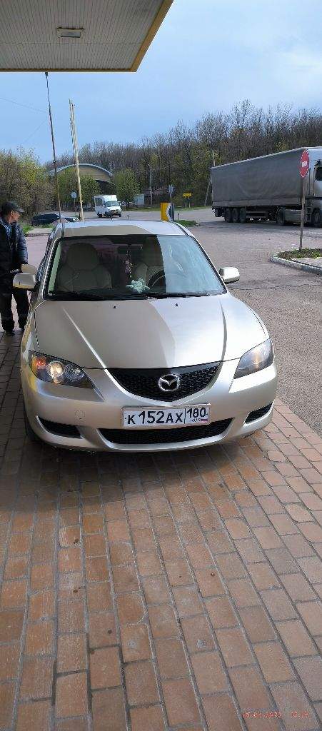 Мазда 3,2005г. Автомат.2л, всё работает ровно, нареканий нет. +79493630239 - фотография - 2