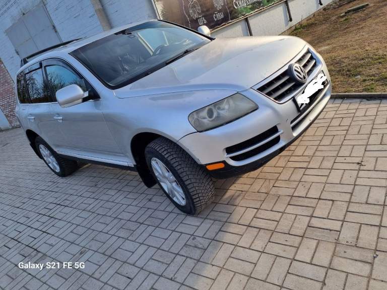 Volkswagen touareg в хорошем состоянии, не битая, ржавчин нету, салон на 4+. Коробка двигатель ходовая в отличном тех. Состояние. Двигатель масло не ест, ходовая не гремит и не стучит, год 2004, 3.2 бензин+газ евро 4.
Звоните +79494237645 цена 900 тыс руб, документы чистые и готовы к переоформлению, город донецк. - фотография - 3