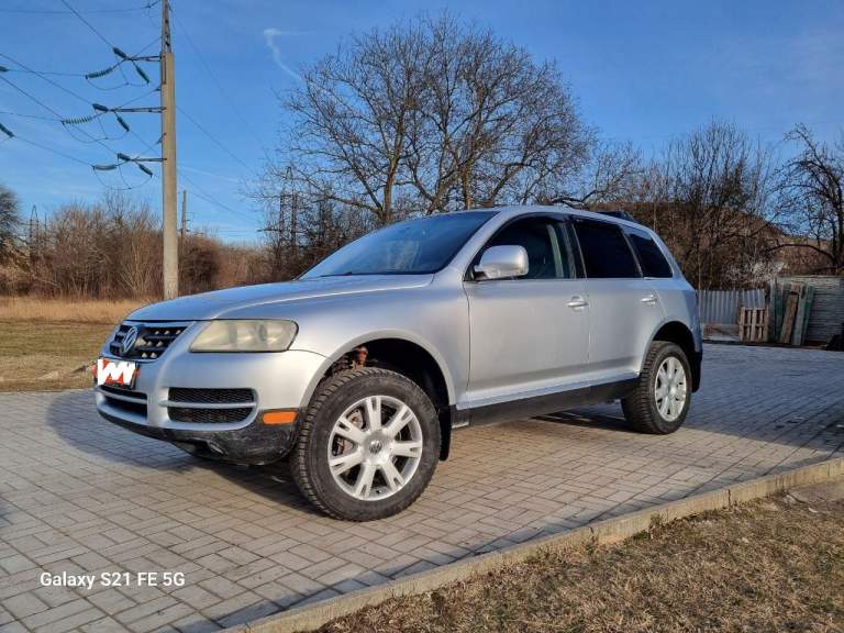 Volkswagen touareg в хорошем состоянии, не битая, ржавчин нету, салон на 4+. Коробка двигатель ходовая в отличном тех. Состояние. Двигатель масло не ест, ходовая не гремит и не стучит, год 2004, 3.2 бензин+газ евро 4.
Звоните +79494237645 цена 900 тыс руб, документы чистые и готовы к переоформлению, город донецк. - фотография - 2