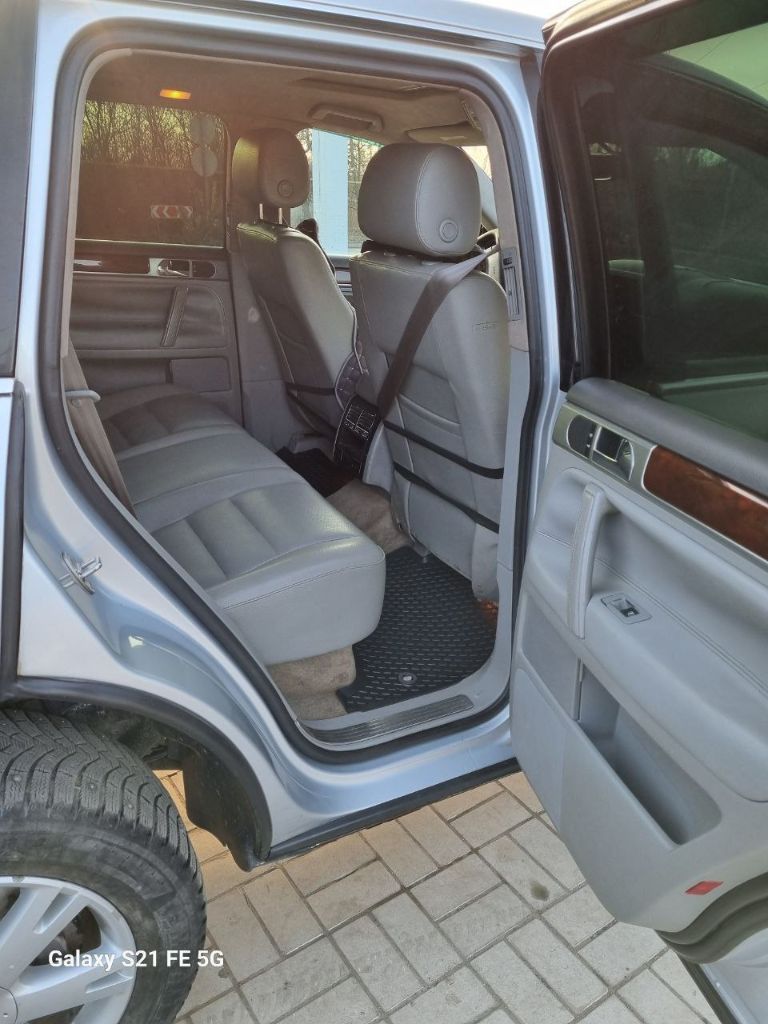 Volkswagen touareg в хорошем состоянии, не битая, ржавчин нету, салон на 4+. Коробка двигатель ходовая в отличном тех. Состояние. Двигатель масло не ест, ходовая не гремит и не стучит, год 2004, 3.2 бензин+газ евро 4.
Звоните +79494237645 цена 900 тыс руб, документы чистые и готовы к переоформлению, город донецк. - фотография - 7