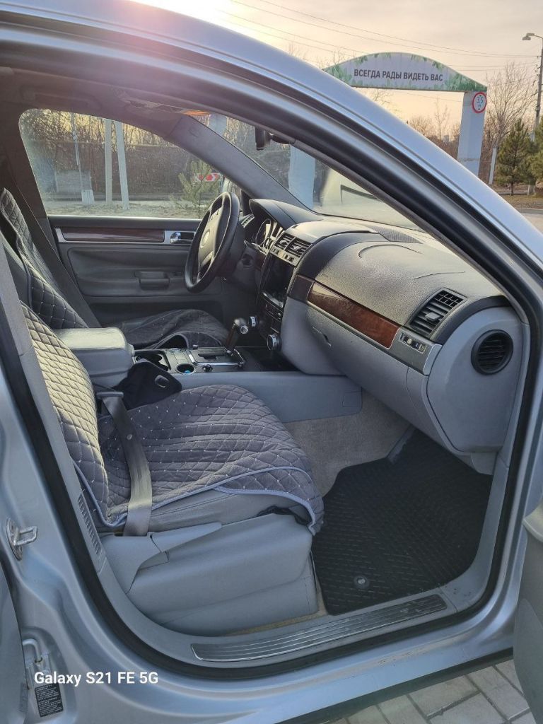 Volkswagen touareg в хорошем состоянии, не битая, ржавчин нету, салон на 4+. Коробка двигатель ходовая в отличном тех. Состояние. Двигатель масло не ест, ходовая не гремит и не стучит, год 2004, 3.2 бензин+газ евро 4.
Звоните +79494237645 цена 900 тыс руб, документы чистые и готовы к переоформлению, город донецк. - фотография - 8