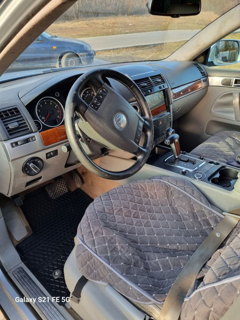 Volkswagen touareg в хорошем состоянии, не битая, ржавчин нету, салон на 4+. Коробка двигатель ходовая в отличном тех. Состояние. Двигатель масло не ест, ходовая не гремит и не стучит, год 2004, 3.2 бензин+газ евро 4.
Звоните +79494237645 цена 900 тыс руб, документы чистые и готовы к переоформлению, город донецк. - фотография - 5