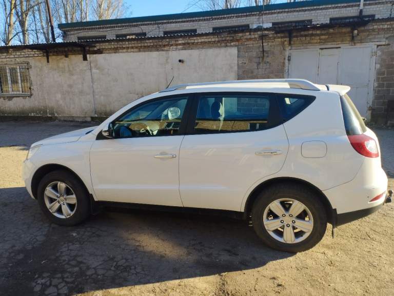 Продам авто, geely emgrand x7 2.0, пробег 107665, мкп, состояние хорошее, один хозяин с салона, газ- бензин, пробег родной, передувалась вкруг, без дтп, причина продажи - третья в семье, стоит без дела, продажа с переоформлением, просьба звонить с 8 до 18, 800тыс, +79493371986 - фотография - 7