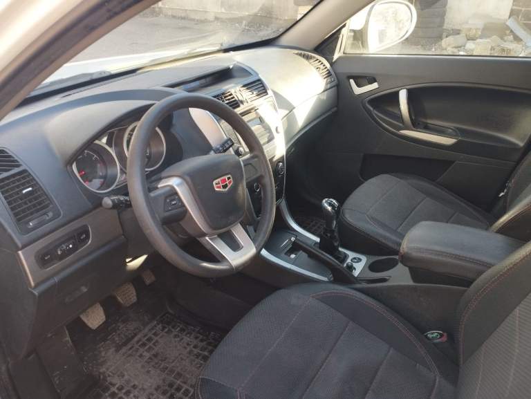 Продам авто, geely emgrand x7 2.0, пробег 107665, мкп, состояние хорошее, один хозяин с салона, газ- бензин, пробег родной, передувалась вкруг, без дтп, причина продажи - третья в семье, стоит без дела, продажа с переоформлением, просьба звонить с 8 до 18, 800тыс, +79493371986 - фотография - 5