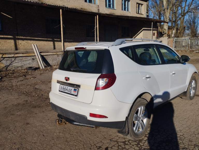 Продам авто, geely emgrand x7 2.0, пробег 107665, мкп, состояние хорошее, один хозяин с салона, газ- бензин, пробег родной, передувалась вкруг, без дтп, причина продажи - третья в семье, стоит без дела, продажа с переоформлением, просьба звонить с 8 до 18, 800тыс, +79493371986 - фотография - 10