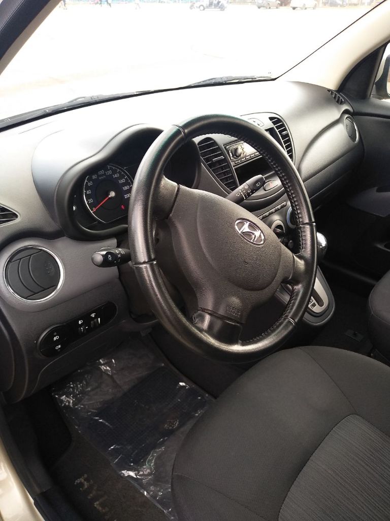 Hyundai i10. 2012 года, акпп, 70000 км. Двигатель 1,2. Бензин. Один владелец, все вопросы по телефону +7949 317 90 80 евгения - фотография - 5
