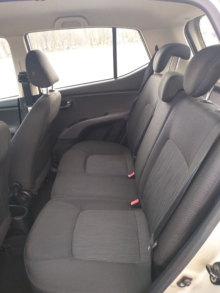 Hyundai i10. 2012 года, акпп, 70000 км. Двигатель 1,2. Бензин. Один владелец, все вопросы по телефону +7949 317 90 80 евгения - фотография - 6