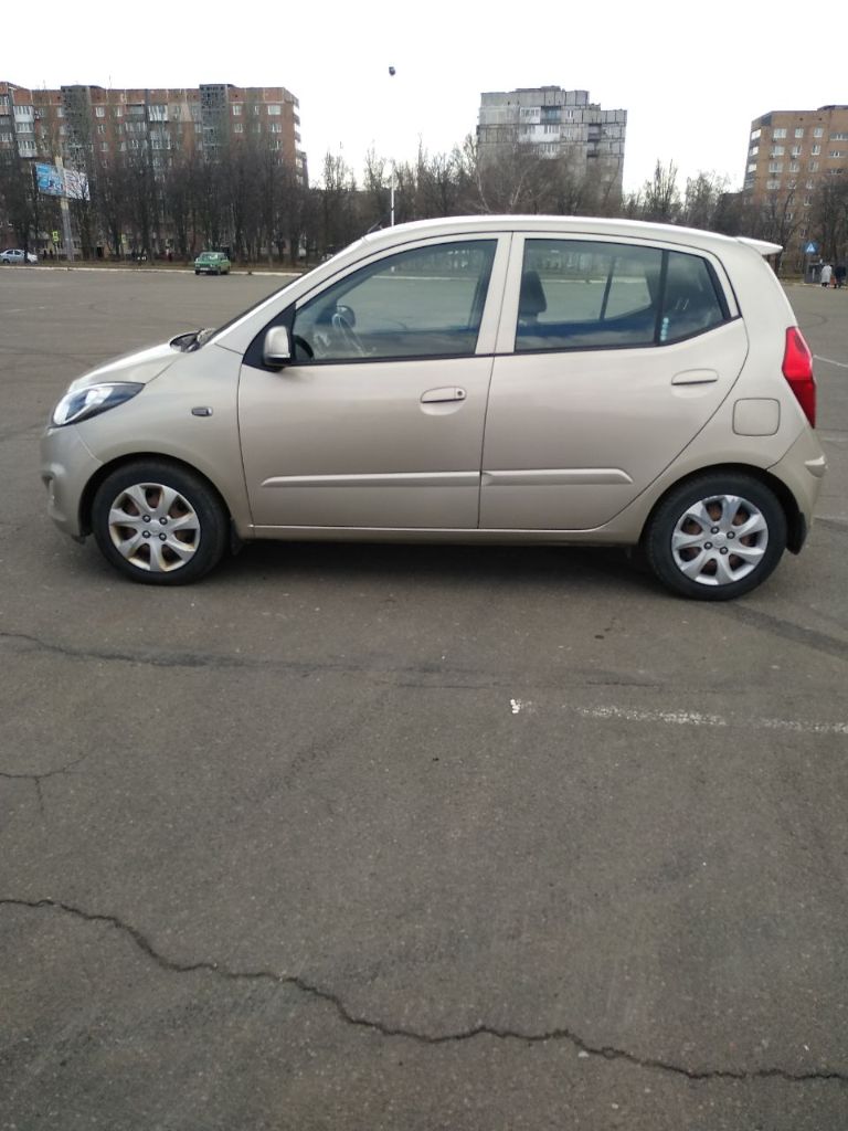 Hyundai i10. 2012 года, акпп, 70000 км. Двигатель 1,2. Бензин. Один владелец, все вопросы по телефону +7949 317 90 80 евгения - фотография - 4