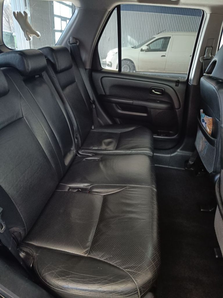 Продам хонда срв2 2006г. Пробег 277тыс. 2л, автомат, 4×4.владею с 2013года. Комплектация полная (кожаный салон, мультируль, подогрев передних сидений и зеркал, климат контроль однозонный, свет ксенон, доводчики стекол, шумоизоляция салона и багажника, мультимедиа андроид 2/32 с навигацией, сигнализация с автозапуском) корпус без проблем, ходовая в порядке. Цена 1300000₽ - фотография - 8