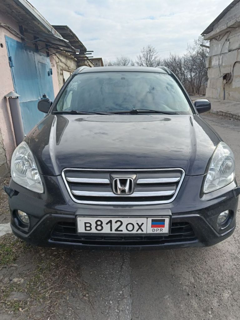Продам хонда срв2 2006г. Пробег 277тыс. 2л, автомат, 4×4.владею с 2013года. Комплектация полная (кожаный салон, мультируль, подогрев передних сидений и зеркал, климат контроль однозонный, свет ксенон, доводчики стекол, шумоизоляция салона и багажника, мультимедиа андроид 2/32 с навигацией, сигнализация с автозапуском) корпус без проблем, ходовая в порядке. Цена 1300000₽ - фотография - 1