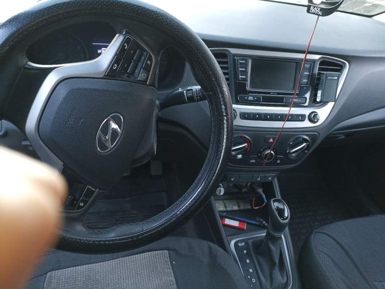 Продам hyundai solaris 2018 года. Автомат. Объём двигателя 1,6. Пробег 143 тыс. Км. Газ пропан, евро-4.
Авто в хорошем состоянии, родной окрас, двигатель работает отлично. Комплектация: подогревы сидений, руля и заднего стекла; мультируль, кондиционер, 4эл. Стеклоподъёмника, центральный замок, 2 ключа. Первый владелец, полное переоформление без проблем. Подробности по тел. +79494001925 торг возле авто.
Цена - 1400000 р. - фотография - 4