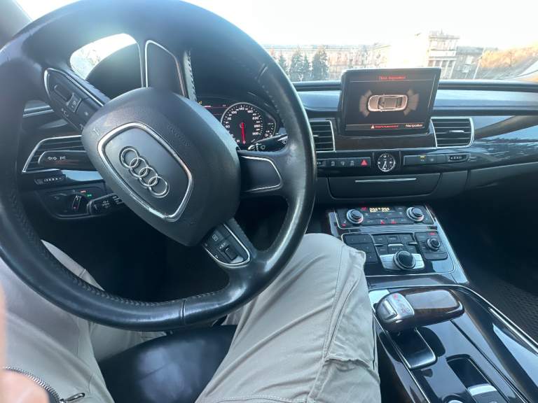 Audi a8 2012. Обмен с доплатой в обе стороны, все вопросы по телефону 79495625341 цена 1,7 - фотография - 9