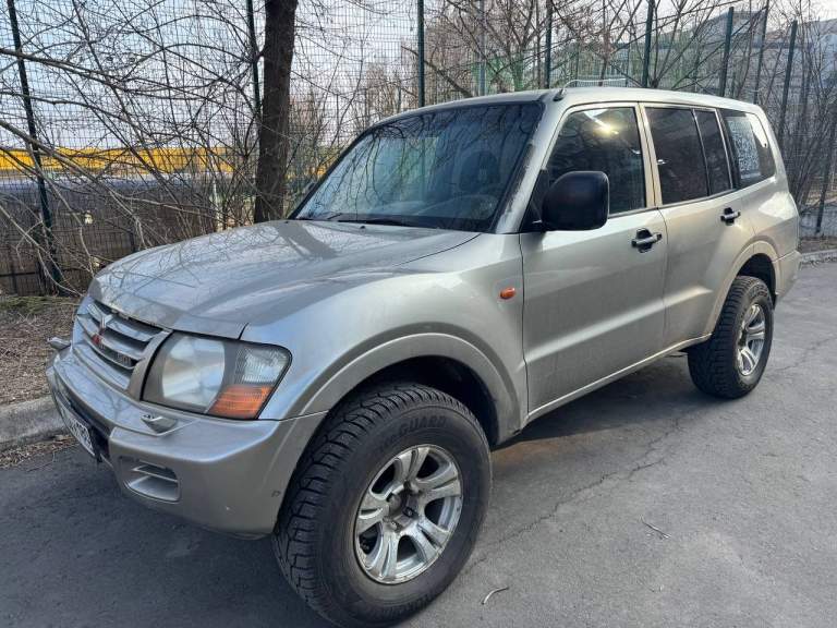 Продам паджеро 2001г. Мотор v6 3.5л
По машине за последние полгода было сделано:
Установлена сигнализация
Ремонт стартера.
Замена двух радиаторов- кондиционера и печки.
Замена комплекта сцепления.
Замена вискомуфты.

Замена передней ступицы
Новые свечи, помпа, термостат, ремень грм.
Зимняя шипованная резина с пробегом 1000км, есть комплект лета с износом около 50 процентов. Я хозяин!продажа через мрэо. Авто находится в донецке. 850000₽
Торг у капота. - фотография - 1