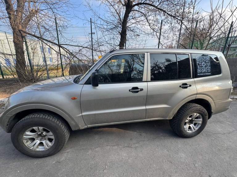 Продам паджеро 2001г. Мотор v6 3.5л
По машине за последние полгода было сделано:
Установлена сигнализация
Ремонт стартера.
Замена двух радиаторов- кондиционера и печки.
Замена комплекта сцепления.
Замена вискомуфты.

Замена передней ступицы
Новые свечи, помпа, термостат, ремень грм.
Зимняя шипованная резина с пробегом 1000км, есть комплект лета с износом около 50 процентов. Я хозяин!продажа через мрэо. Авто находится в донецке. 850000₽
Торг у капота. - фотография - 4