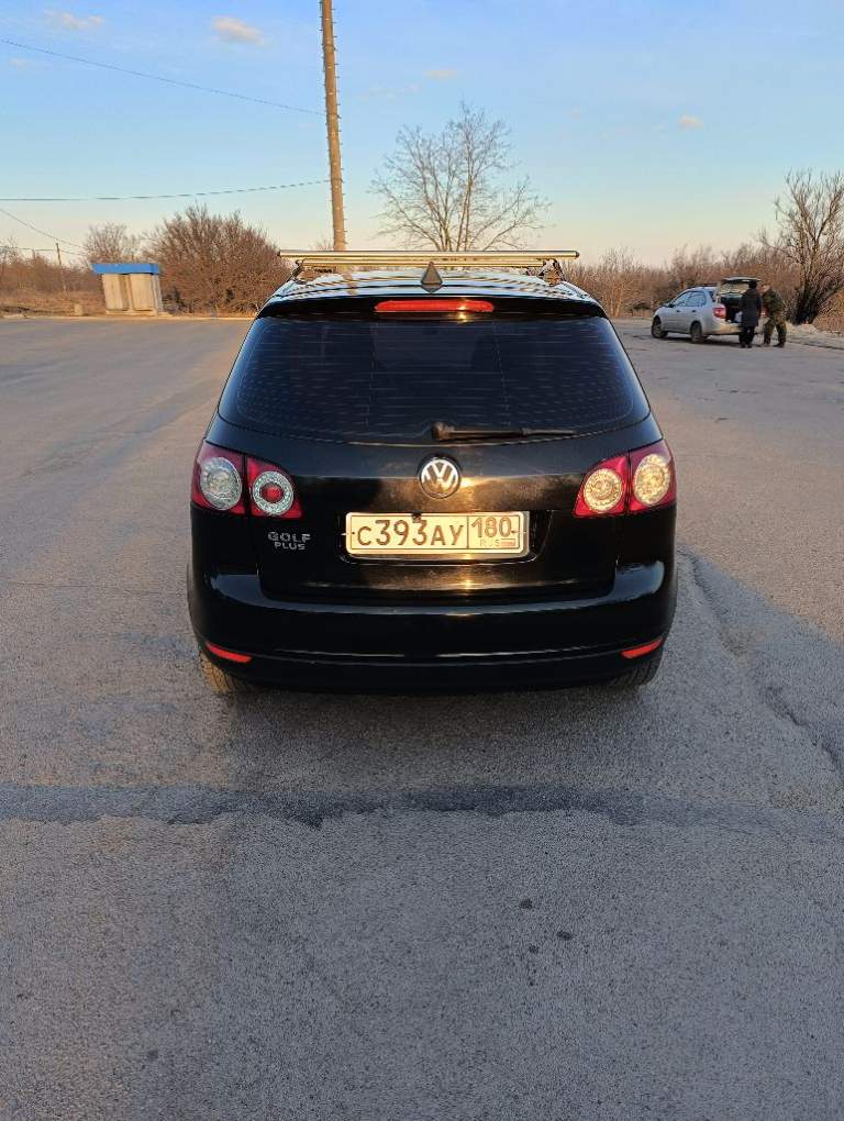 Продам vw golf plus 1.4 бензин, авто в очень хорошем состоянии, 2008 год выпуска, пробег 167900. Хорошая комплектация, двухзонный климат контроль, автозапуск, подогрев сидений и зеркал, круиз контроль, датчик дождя и света, авторегистратор. Новая зимняя и летняя резина. Цена 750000 тыс,
Тел: +79494710569 - фотография - 3