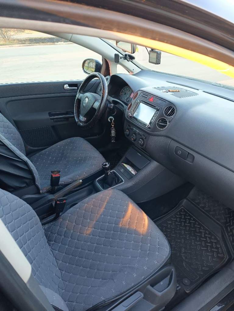 Продам vw golf plus 1.4 бензин, авто в очень хорошем состоянии, 2008 год выпуска, пробег 167900. Хорошая комплектация, двухзонный климат контроль, автозапуск, подогрев сидений и зеркал, круиз контроль, датчик дождя и света, авторегистратор. Новая зимняя и летняя резина. Цена 750000 тыс,
Тел: +79494710569 - фотография - 16