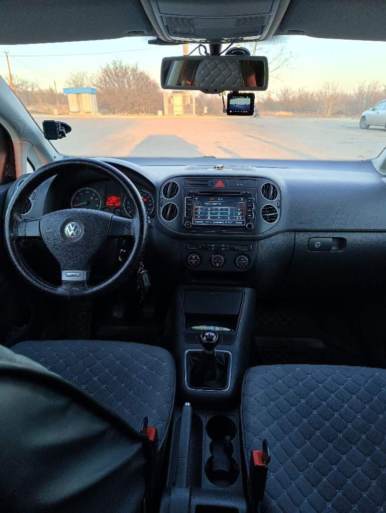 Продам vw golf plus 1.4 бензин, авто в очень хорошем состоянии, 2008 год выпуска, пробег 167900. Хорошая комплектация, двухзонный климат контроль, автозапуск, подогрев сидений и зеркал, круиз контроль, датчик дождя и света, авторегистратор. Новая зимняя и летняя резина. Цена 750000 тыс,
Тел: +79494710569 - фотография - 15