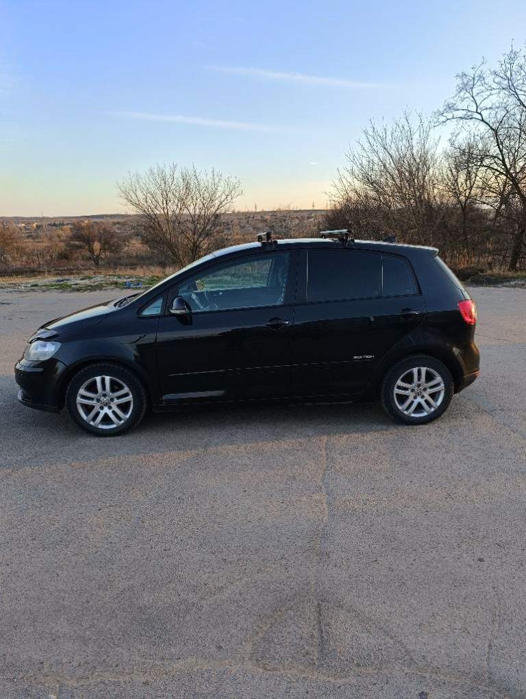 Продам vw golf plus 1.4 бензин, авто в очень хорошем состоянии, 2008 год выпуска, пробег 167900. Хорошая комплектация, двухзонный климат контроль, автозапуск, подогрев сидений и зеркал, круиз контроль, датчик дождя и света, авторегистратор. Новая зимняя и летняя резина. Цена 750000 тыс,
Тел: +79494710569 - фотография - 1