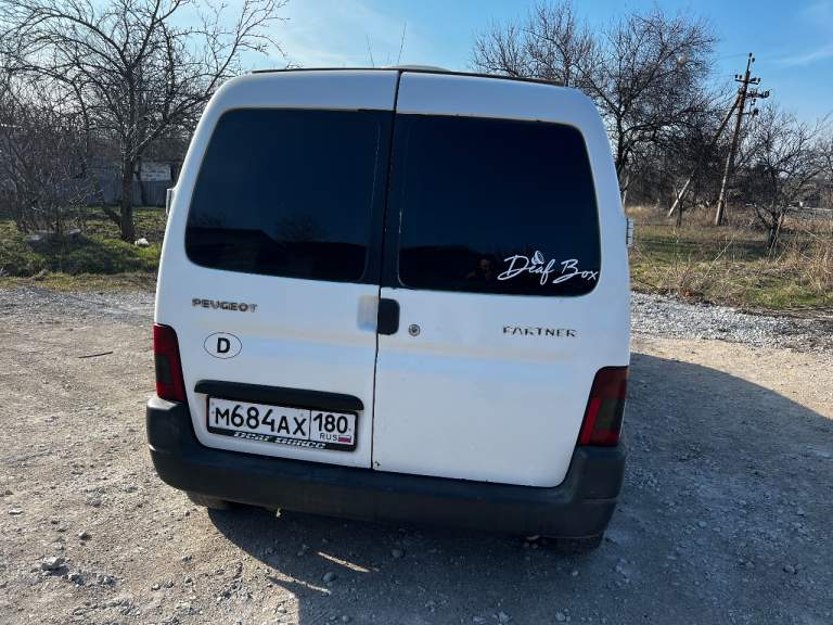 Продам peugeot partner, грузовой фургон, 2003 год выпуска, двигатель 1,9 дизель, кпп механика. Цена 355000 руб. Осмотр п. Володарское. +79497142165. - фотография - 3