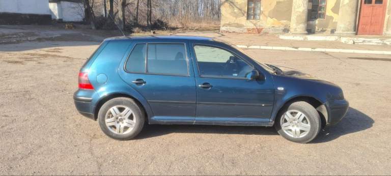 Продам volkswagen golf mk 4 механика, мотор 1.4  2001 года, пробег 237000 км.  Готов на любые проверки.
Комплектация : гидроусилитель руля, 4эль стеклоподъёмника, кондиционер, сигнализация, магнитофон. Машина в нормальном состоянии, каждый день на ходу,   коробка работает хорошо, остальное на фото.
Макеевка. Цена 400 тыс. Торг уместен.
Тел: +79493196350 - фотография - 3