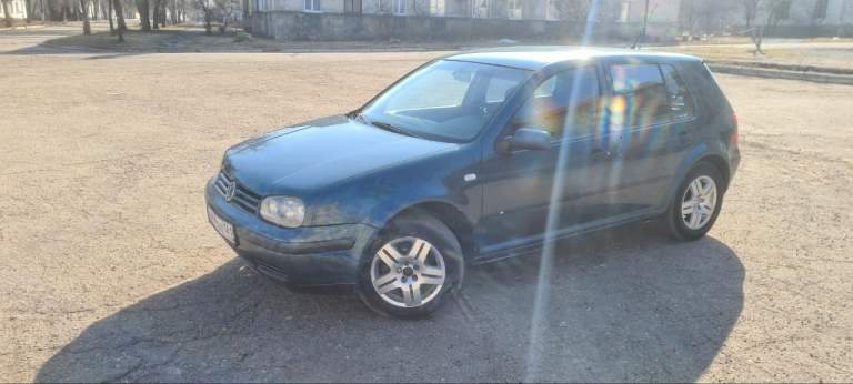 Продам volkswagen golf mk 4 механика, мотор 1.4  2001 года, пробег 237000 км.  Готов на любые проверки.
Комплектация : гидроусилитель руля, 4эль стеклоподъёмника, кондиционер, сигнализация, магнитофон. Машина в нормальном состоянии, каждый день на ходу,   коробка работает хорошо, остальное на фото.
Макеевка. Цена 400 тыс. Торг уместен.
Тел: +79493196350 - фотография - 5