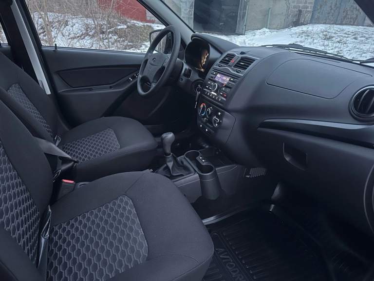 В наличии новая lada granta 24 г. В comfort +, в кузове седан, темно серый "борнео"
Богатая комплектация: кондиционер, подогрев сидений, электро усилитель, авs,
Стеклоподъёмники, электро зеркала, штатная магнитола,
Шумоизоляция, защита двигателя.
Литые диски r15.
Будете первым владельцем.
Цена 1 м 170т.
Осмотр г. Петровское / красный луч.
Дополнительная информация по телефону
📲☎ + 7 959 266 92 40 - фотография - 7