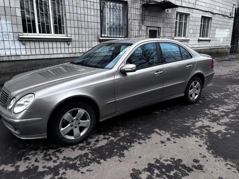 Продается мерседес 2005 года выпуска, 337800 пробег (оригинальный), с момента покупки в 2 семьях (3 владельца - муж с женой в одной семье, и жена - в другой семье), исправно практически все, по салону есть притертости незначительные, продается в связи с покупкой машины новее. Машина целая, 89281428403, +79495843791 - фотография - 6