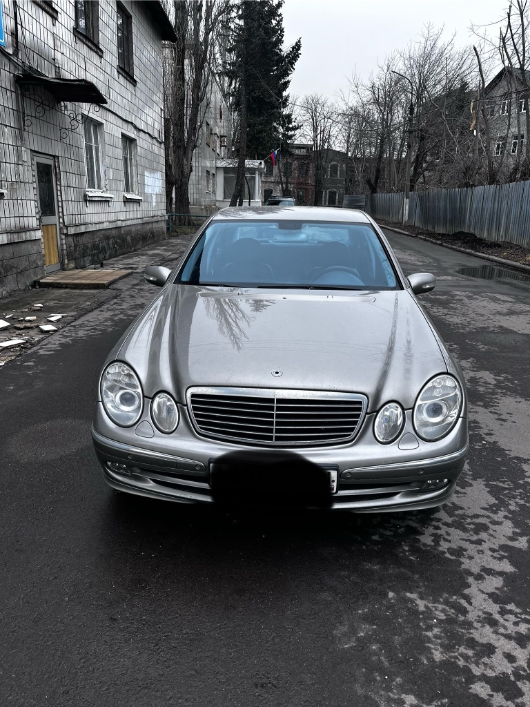 Продается мерседес 2005 года выпуска, 337800 пробег (оригинальный), с момента покупки в 2 семьях (3 владельца - муж с женой в одной семье, и жена - в другой семье), исправно практически все, по салону есть притертости незначительные, продается в связи с покупкой машины новее. Машина целая, 89281428403, +79495843791 - фотография - 11
