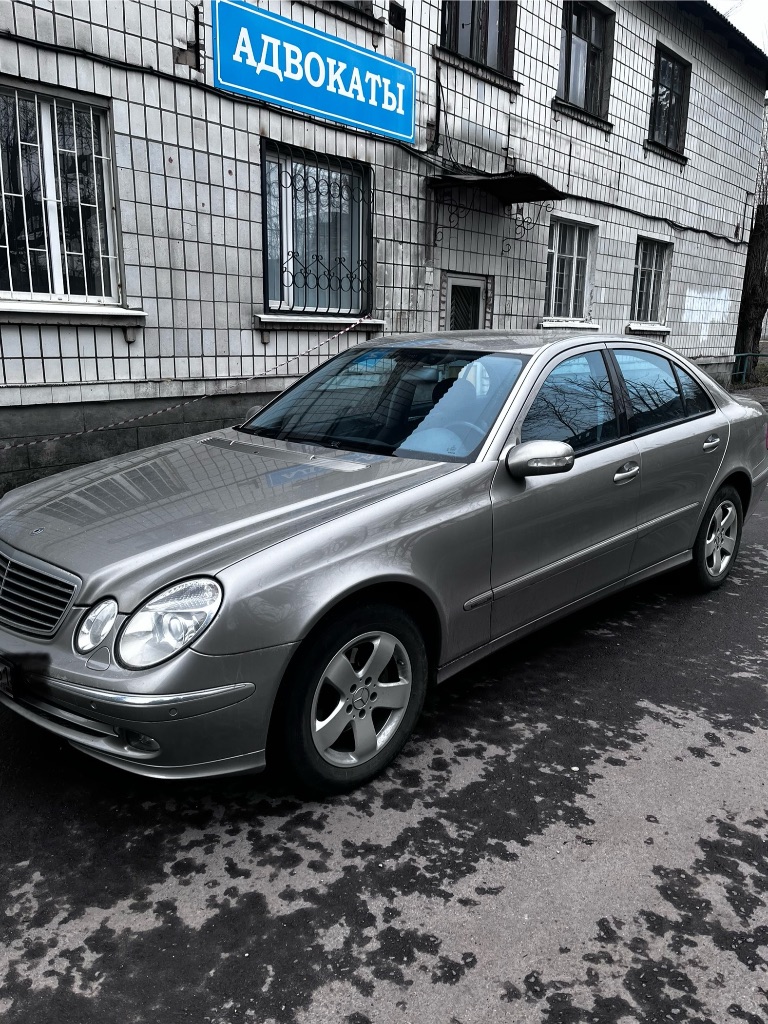 Продается мерседес 2005 года выпуска, 337800 пробег (оригинальный), с момента покупки в 2 семьях (3 владельца - муж с женой в одной семье, и жена - в другой семье), исправно практически все, по салону есть притертости незначительные, продается в связи с покупкой машины новее. Машина целая, 89281428403, +79495843791 - фотография - 2