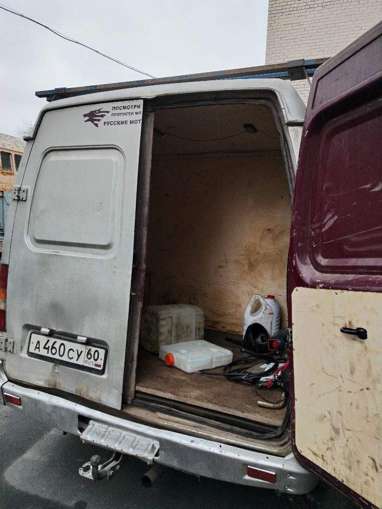 Продам газ 2752 соболь-грузопассажир. Двигатель от тойоты 1jz ge 200 л/с, с акпп. Для этой машины идеальный вариант. Машина обслужена, вложено много средств. Установлена автономка, преобразователь 220 в. Сзади кровать, стол. Грузовой отсек обшит фанерой. Комплект зимней резины. Все интересующие вопросы по телефону. Находится в дебальцево. +79495025444,+79108488607 - фотография - 3
