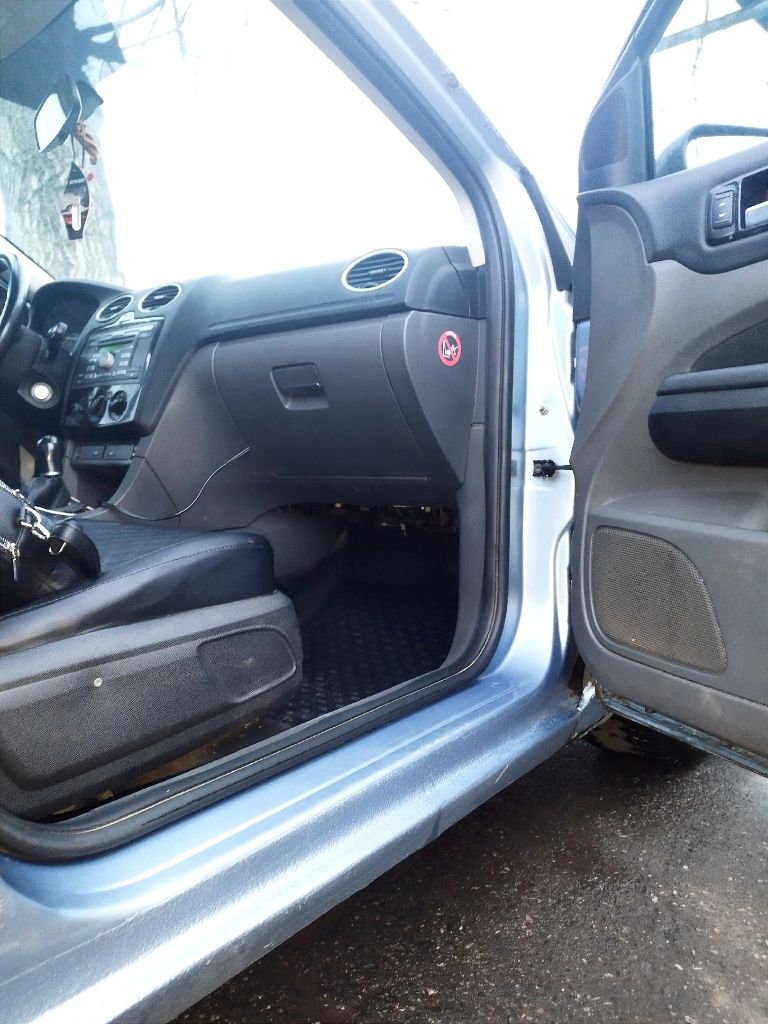 Продается ford focus 2, 2006год 1,8 мт(125л. С). Пробег 208т, по состоянию очень похож на родной. Ездит девушка, она же собственник, продает и показывает она же. Хорошая комплектация с подогревом передних сидений, лобового, заднего стекла, боковых зеркал, 4 стеклоподъёмника, кондиционер, на литых дисках. Есть недочёты по задним аркам и порогам, вздутия и рыжики, ещё не критично но внимания требует. Салон ухоженый, общее состояние авто на 4.
Находится в городе харцызск.
Цена 540т. Р.
Тел +79494303139 татьяна - фотография - 7