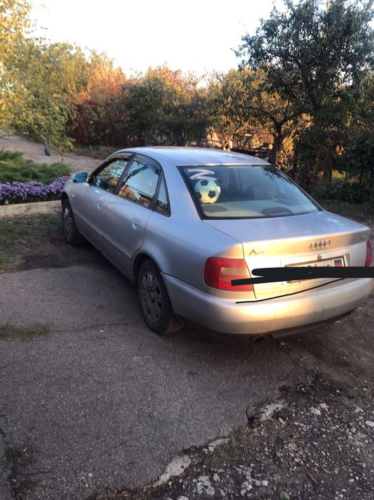 Продам авто ауди а 4 двигатель 1.8 125 л. С бензин+газ(евро4) кпп механика, пятиступка двигатель работает ровно, масло не ест, не дымит. Есть кондиционер. Пробег340000км авто в отличном техническом состоянии, ходовая поменяна, все менялось вовремя, ведется бортовой журнал. Крепкий оцинкованный кузов, ни одного рыжика, но по кузову есть мелкие возрастные включения. Гаражное хранение. Летняя и зимняя резина в комплекте. Плюс отдам еще комплект зимней резины, б/у но в хорошем состоянии……цена 470000р💰+ торг у капота. Все вопросы по тел. +79493057241.макеевка. - фотография - 2