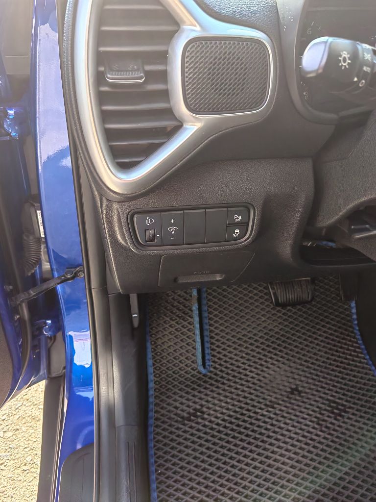 Продам личный авто. Брал в салоне я один хозяин кия соул 2.0 л автомат предмаксимальная комплектация. Не одной детали не крашено . Номе тел +79188503454. Машина 2019 год в хорошем состоянии. Звоните пишите на ватсап тоже можно. Есть и телеграм. - фотография - 9