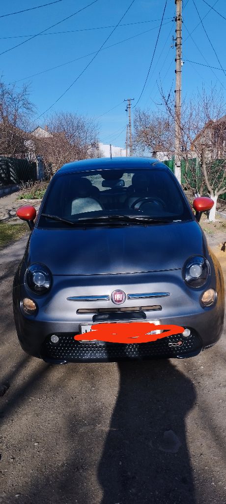 Продам fiat e500
2013 Г. В. (111 л. С /82 квт) хеч-бек, количество дверей 3, количество посадочных мест 4. Привод передний, коробка автомат. Двигатель електро, запас хода на одной зарядке 140 км летом, зимой 100 км. Емкость аккумулятора 24 в. Заряжается от обычной розетки 4-6 часов.
Пробег 68 000 км. Автомобиль в хорошем состоянии. Американец с теплого штата. Двигатель коробка без нареканий, ходовка не стучит. 2 хозяина. Отдаю зимнюю резину с железными дисками в подарок. 2 ключа.
Комплектация: подогрев зеркал, стекла заднего вида, передних сидений; круиз-контроль; кондиционер; люк; датчики колес; парктроник; бортовой компьютер; легкосплавные диски (оригинал); авс.
Машина находится в мариуполе. Цена 1 000 000,00 руб. Тел. +7949 707 84 83 александр, +79497078482 елена. - фотография - 8