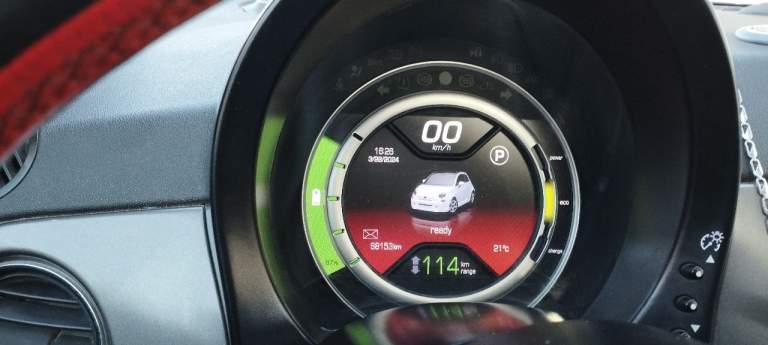 Продам fiat e500
2013 Г. В. (111 л. С /82 квт) хеч-бек, количество дверей 3, количество посадочных мест 4. Привод передний, коробка автомат. Двигатель електро, запас хода на одной зарядке 140 км летом, зимой 100 км. Емкость аккумулятора 24 в. Заряжается от обычной розетки 4-6 часов.
Пробег 68 000 км. Автомобиль в хорошем состоянии. Американец с теплого штата. Двигатель коробка без нареканий, ходовка не стучит. 2 хозяина. Отдаю зимнюю резину с железными дисками в подарок. 2 ключа.
Комплектация: подогрев зеркал, стекла заднего вида, передних сидений; круиз-контроль; кондиционер; люк; датчики колес; парктроник; бортовой компьютер; легкосплавные диски (оригинал); авс.
Машина находится в мариуполе. Цена 1 000 000,00 руб. Тел. +7949 707 84 83 александр, +79497078482 елена. - фотография - 1