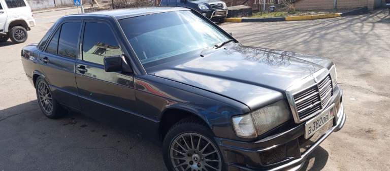 Продам свой мерседес 190 w201 1.8 бензин 1992г. Автомобиль в моём владении более 10лет, было много чего сделано заменено. Салон перешит эко кожа, диски oz оригинал, стоит хорошая музыка, авто в хорошем техническом состоянии. По кузову есть косяки, сняты молдинги бампер снят на покраску, всё смонтирую перед продажей, или де сделаю хорошую скидку на всё. Цена 380 реальному покупателю торг +79495791882 - фотография - 8