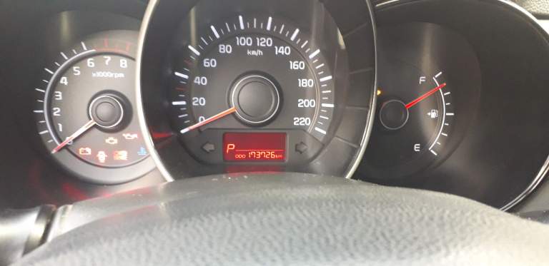 Продаётся автомобиль kia rio 2012 г\в, объём 1.4 бензин в хорошем состоянии. Куплена в салоне. Один хозяин. Не требует никаких вложений. Комплектация акпп, гур, abs, бортовой компьютер. Магнитола. Электро зеркала с подогревом. Произведена замена масел, фильтров, сделано то. Пробег 176000,0 км. (родной). Без дтп. Проверка на любом сто. Более подробная информация по телефону. Комплект зимних шин на дисках. Цена 970000,0 руб. +79493435119 - фотография - 4