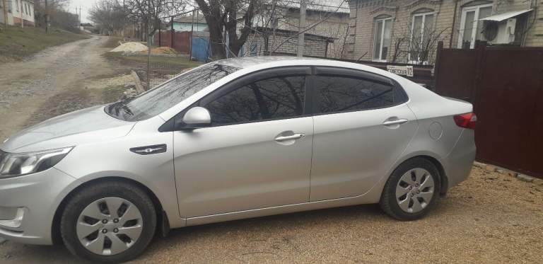 Продаётся автомобиль kia rio 2012 г\в, объём 1.4 бензин в хорошем состоянии. Куплена в салоне. Один хозяин. Не требует никаких вложений. Комплектация акпп, гур, abs, бортовой компьютер. Магнитола. Электро зеркала с подогревом. Произведена замена масел, фильтров, сделано то. Пробег 176000,0 км. (родной). Без дтп. Проверка на любом сто. Более подробная информация по телефону. Комплект зимних шин на дисках. Цена 970000,0 руб. +79493435119 - фотография - 3