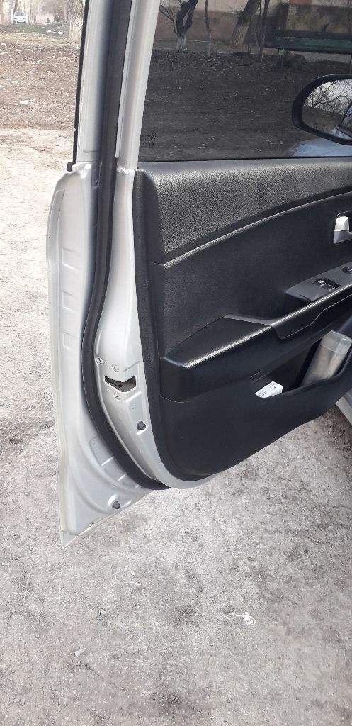 Продаётся автомобиль kia rio 2012 г\в, объём 1.4 бензин в хорошем состоянии. Куплена в салоне. Один хозяин. Не требует никаких вложений. Комплектация акпп, гур, abs, бортовой компьютер. Магнитола. Электро зеркала с подогревом. Произведена замена масел, фильтров, сделано то. Пробег 176000,0 км. (родной). Без дтп. Проверка на любом сто. Более подробная информация по телефону. Комплект зимних шин на дисках. Цена 970000,0 руб. +79493435119 - фотография - 6