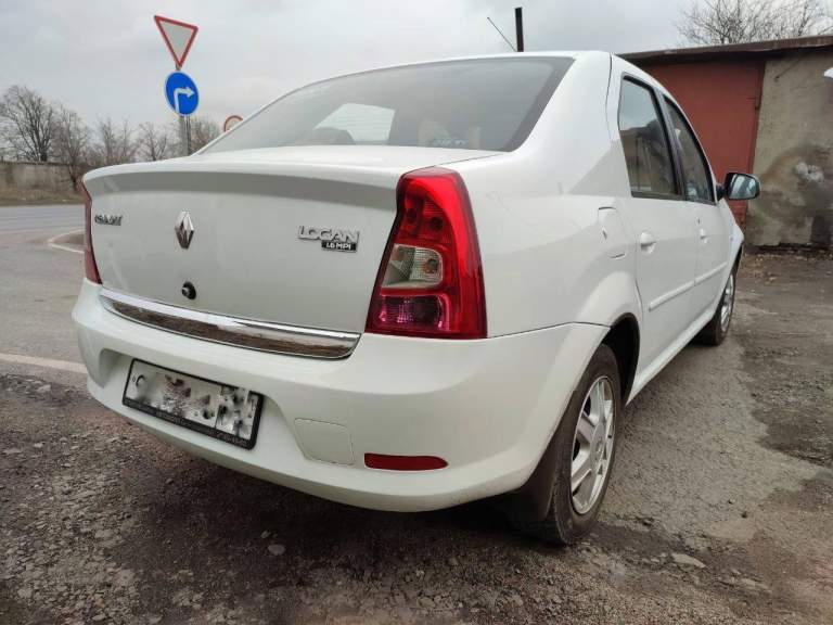 Продам renault logan 2014 года, без единого подкраса. С оригинальным пробегом, в самой дорогой комплектации. Двигатель 1.6, бензин. Есть кондиционер, подогрев сидений. Один хозяин по птс. Цена 800тр.
+79493373857 Валерий - фотография - 7
