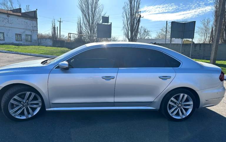 Volkswagen passat sel premium 1,8 tsi
2017Г. ,пробег 128 тыс. Км
Состояние отличное. Самая максимальная комплектация, full led фары, люк, кожа, климат двух зонный, адаптивный круиз-контроль, парктроники, датчики дождя и света, автозапуск, слепые зоны, подогревы всех сидений, эл. Привод всех сидений и зеркал, автопилот, заводская акустика fender с савбуфером, система контроля полосы движения. Машина полностью обслужена. Цена 1950000 руб. Тел. +79497006438 - фотография - 12
