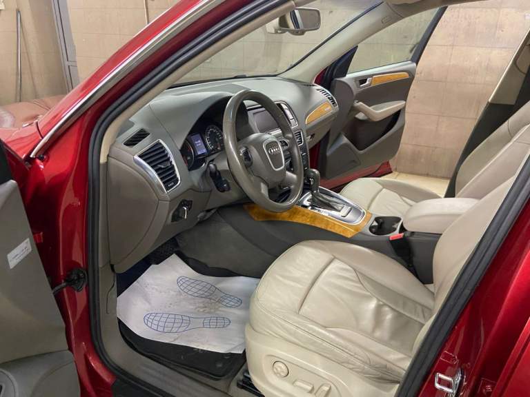 Audi q5 2.0t. Quatro.
2009 Г. В.
Отличное состояние.
Акпп.
Пробег: 145 тыс. Км.
Авто полностью обслужен.
Передняя часть авто в пленке с самой покупки.
Тел. Я+79495154368
+79498109562 - фотография - 7