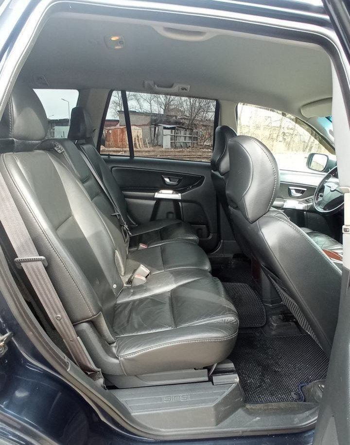 Volvo xc 90 2003 года
Полностью обслужена.
Зимняя резина + летняя в подарок
Автомобиль в отличном внешнем и техническом состоянии!
Полный привод!!!
Хорошее газовое оборудование евро 4.
Без дтп.
Заменены стойки.
Двигатель обслужен: заменен комплект грм, ролики, помпа, свечи, масло, все фильтра, а также сальники коленвала и распредвалов.
Новое масло в акпп и раздатке.
Перебирались суппорта и заменены все колодки.
Установлены линзы и ксенон, свет великолепный.
Ухоженный кожаный салон.
На самом деле, заменено было многое, делалось для себя!
Все болячки по кузову устранены!
Бензиновый двигатель 2,9 л. , мощностью 272 л. С.
Хорошая комплектация с кожаным салоном, круиз-контролем, климат-контролем, электроприводом и памятью настроек водительского кресла, обогревом передних кресел, электроприводом обогревом  и камерой заднего вида и тд.
Г. Горловка
📱 +79495000159
1🍋250 - фотография - 10