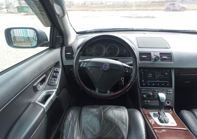 Volvo xc 90 2003 года
Полностью обслужена.
Зимняя резина + летняя в подарок
Автомобиль в отличном внешнем и техническом состоянии!
Полный привод!!!
Хорошее газовое оборудование евро 4.
Без дтп.
Заменены стойки.
Двигатель обслужен: заменен комплект грм, ролики, помпа, свечи, масло, все фильтра, а также сальники коленвала и распредвалов.
Новое масло в акпп и раздатке.
Перебирались суппорта и заменены все колодки.
Установлены линзы и ксенон, свет великолепный.
Ухоженный кожаный салон.
На самом деле, заменено было многое, делалось для себя!
Все болячки по кузову устранены!
Бензиновый двигатель 2,9 л. , мощностью 272 л. С.
Хорошая комплектация с кожаным салоном, круиз-контролем, климат-контролем, электроприводом и памятью настроек водительского кресла, обогревом передних кресел, электроприводом обогревом  и камерой заднего вида и тд.
Г. Горловка
📱 +79495000159
1🍋250 - фотография - 8