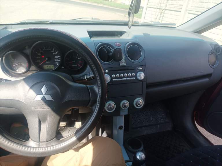 Продаю mitsubishi colt 2004 г. В. Состояние отличное. Двигатель 1.5, механика, кондиционер работает отлично. Ходовка перебрана вся, двигатель масло не ест совсем. Пробег 200000. Цена 700000 руб. +79493465290 - фотография - 9