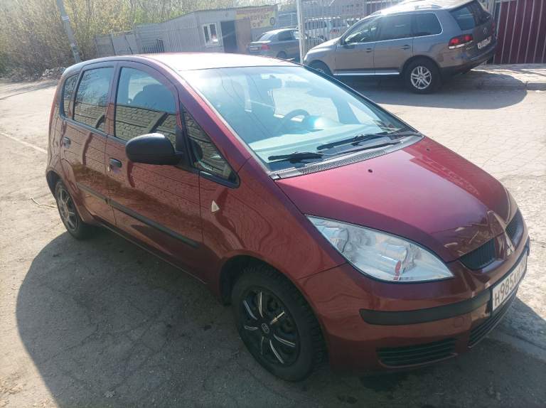 Продаю mitsubishi colt 2004 г. В. Состояние отличное. Двигатель 1.5, механика, кондиционер работает отлично. Ходовка перебрана вся, двигатель масло не ест совсем. Пробег 200000. Цена 700000 руб. +79493465290 - фотография - 4