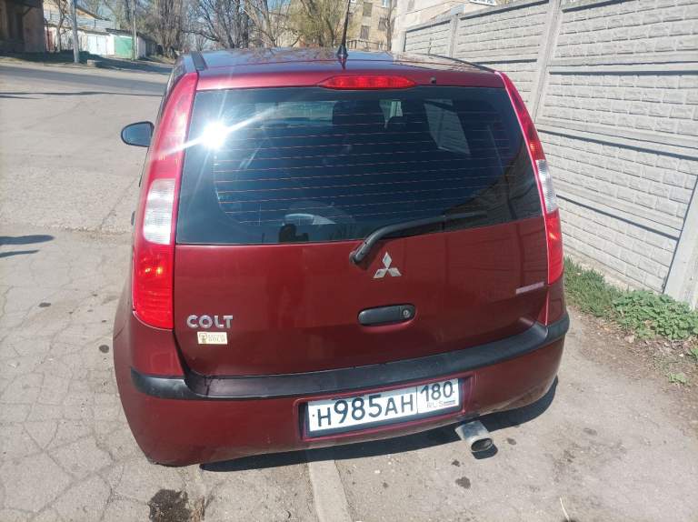 Продаю mitsubishi colt 2004 г. В. Состояние отличное. Двигатель 1.5, механика, кондиционер работает отлично. Ходовка перебрана вся, двигатель масло не ест совсем. Пробег 200000. Цена 700000 руб. +79493465290 - фотография - 2