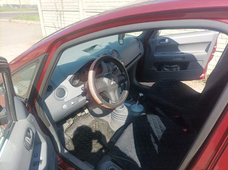 Продаю mitsubishi colt 2004 г. В. Состояние отличное. Двигатель 1.5, механика, кондиционер работает отлично. Ходовка перебрана вся, двигатель масло не ест совсем. Пробег 200000. Цена 700000 руб. +79493465290 - фотография - 8
